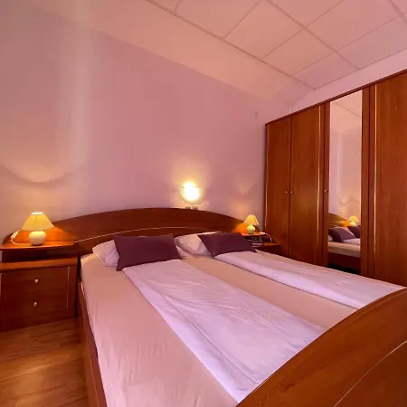 Ruzarija Appartement *