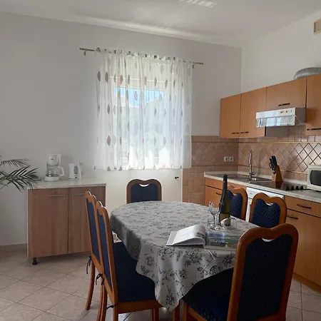 Ruzarija Appartement *