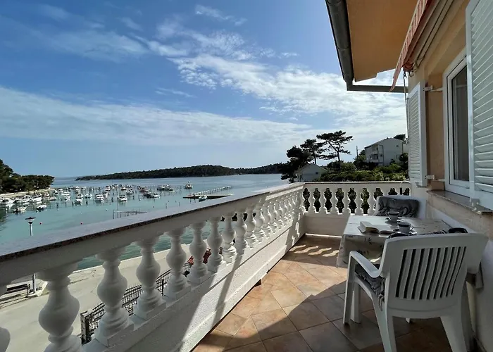 Ruzarija Apartament *