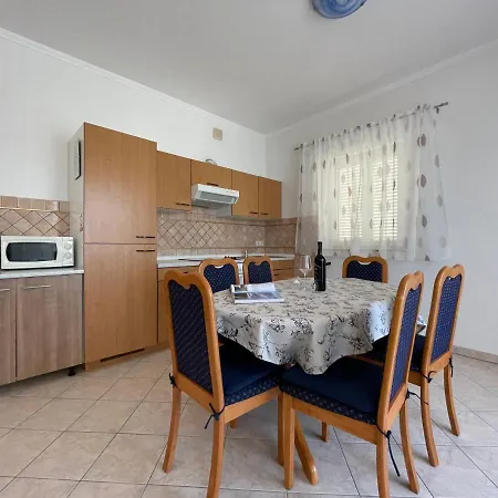 Ruzarija Apartment *