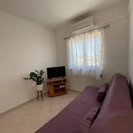 Ruzarija Apartman Rab Town