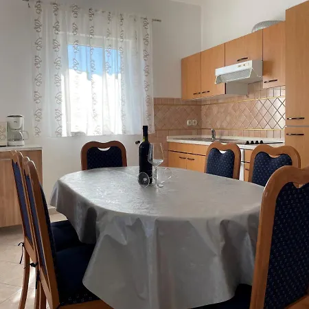 Apartment Ruzarija *