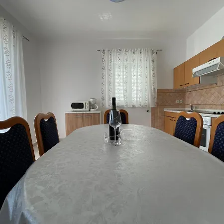 Ruzarija Apartment *