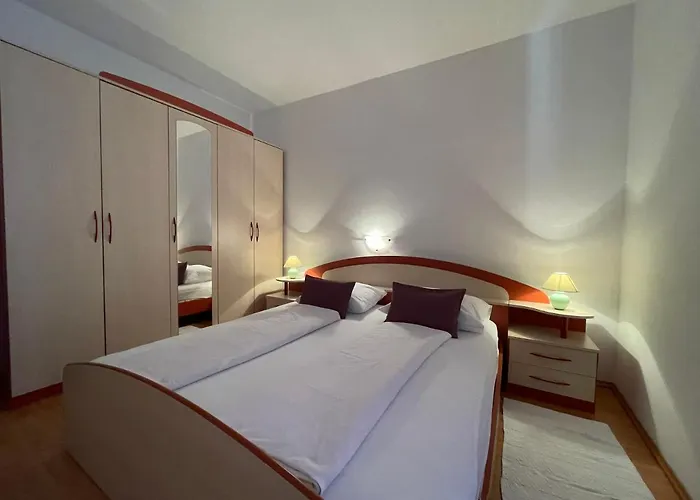 Ruzarija Apartment Rab Town