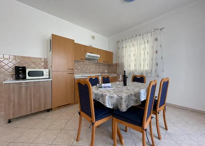 Ruzarija Apartment *