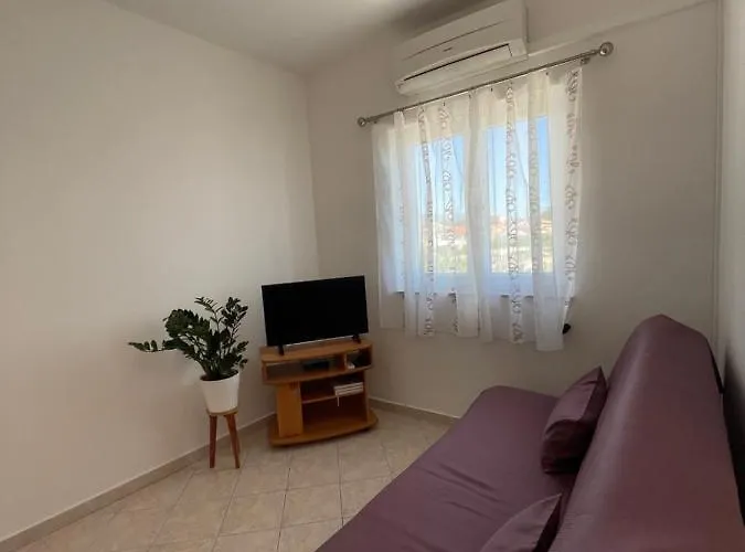 Ruzarija Apartment Rab Town
