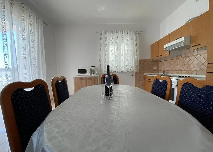 Ruzarija Apartment *